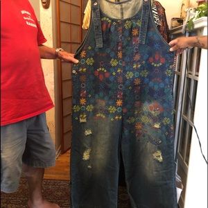 oversized overalls, with the ripped look in the legs. No brand or tags or size.